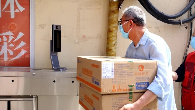 助力疫情防控常態(tài)化，廣內(nèi)街道使用紅外線測溫儀門禁出現(xiàn)更便捷