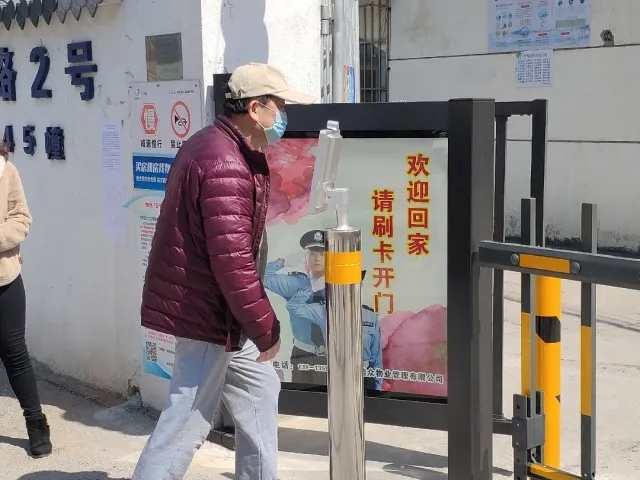 人臉識(shí)別測(cè)溫門禁系統(tǒng)