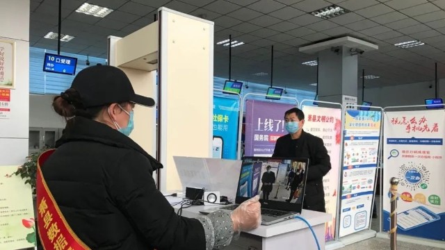 測(cè)溫人臉安檢門(mén)