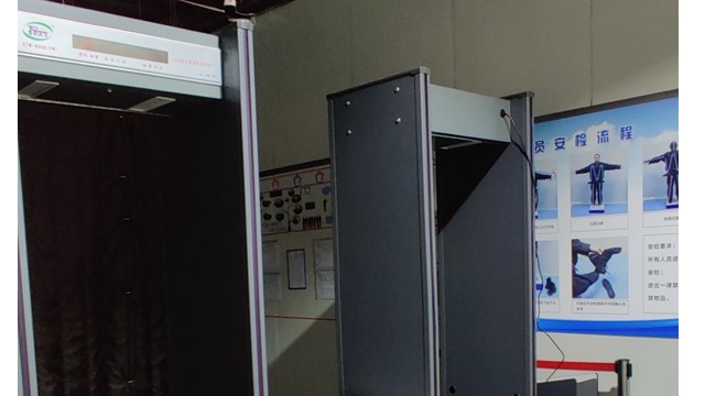 探天下監(jiān)獄金屬探測(cè)安檢門(mén):讓一只"蚊子"也飛不進(jìn)去