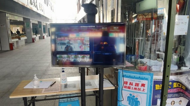 人臉識別測溫設(shè)備