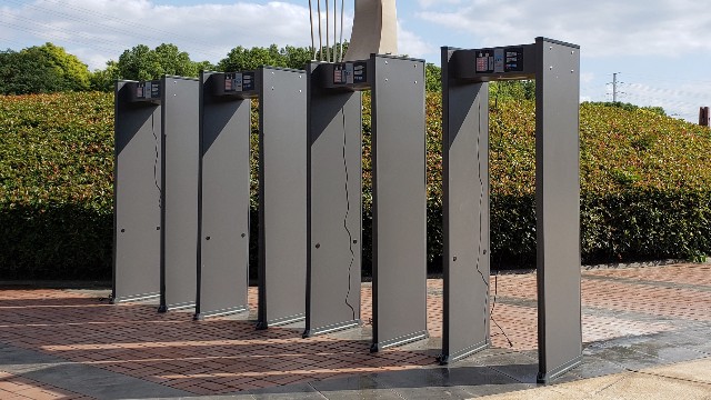 探天下安檢門把安全“送”到昆山市救助管理站