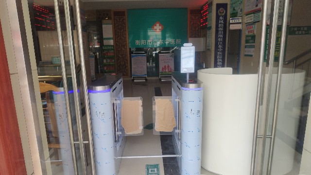 健康碼測溫門禁一體機