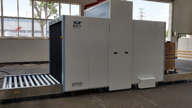 男子上演荒唐事：圖省事竟連人帶包鉆進車站安檢機