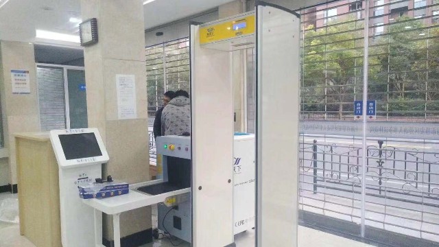 體溫安檢門(mén)-紅外體溫安檢門(mén),阻止新型肺炎疫情蔓延,全力保障公眾安全