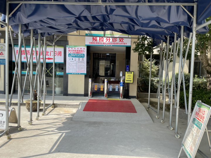 智能人臉識別測溫一體機(jī)